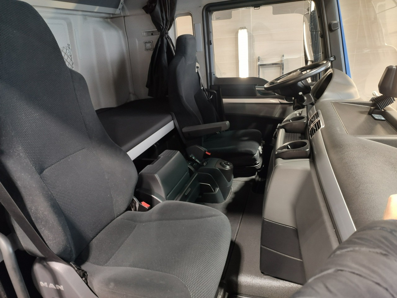 Tractor unit MAN TGX 18.480 STANDARD XXL E6 Bogato Wyposażony UNIKAT STAN !!!: picture 22