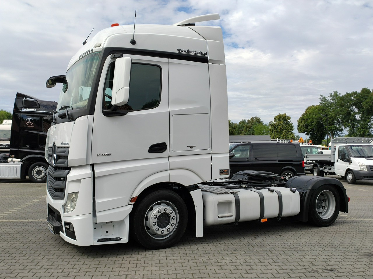 Mercedes ACTROS 1845 Euro 6 Low Deck Mega !!! - Tractor unit: picture 5 Mercedes ACTROS 1845 Euro 6 Low Deck Mega !!! - Tractor unit: picture 5