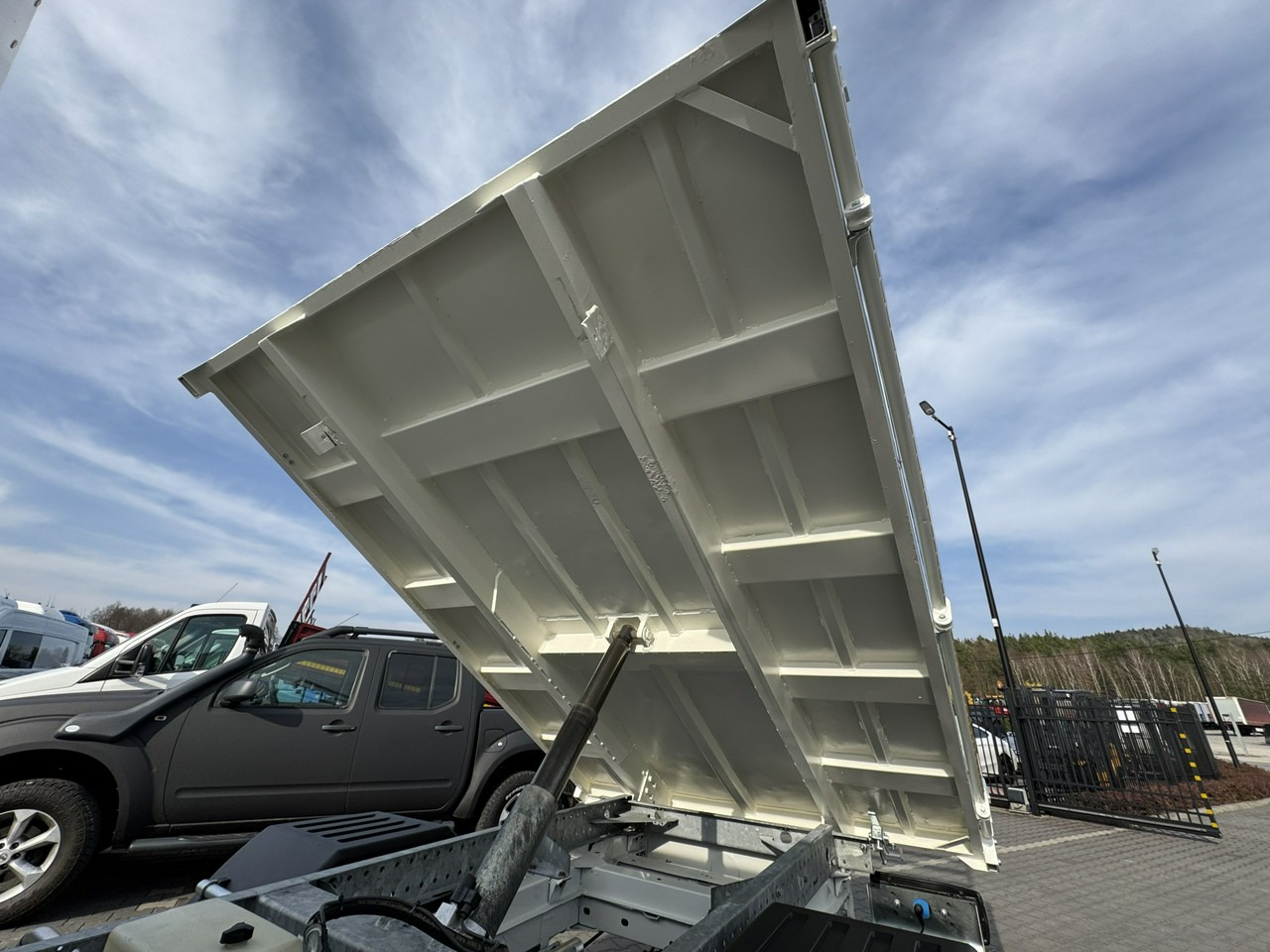 Tipper van Volkswagen Crafter: picture 12