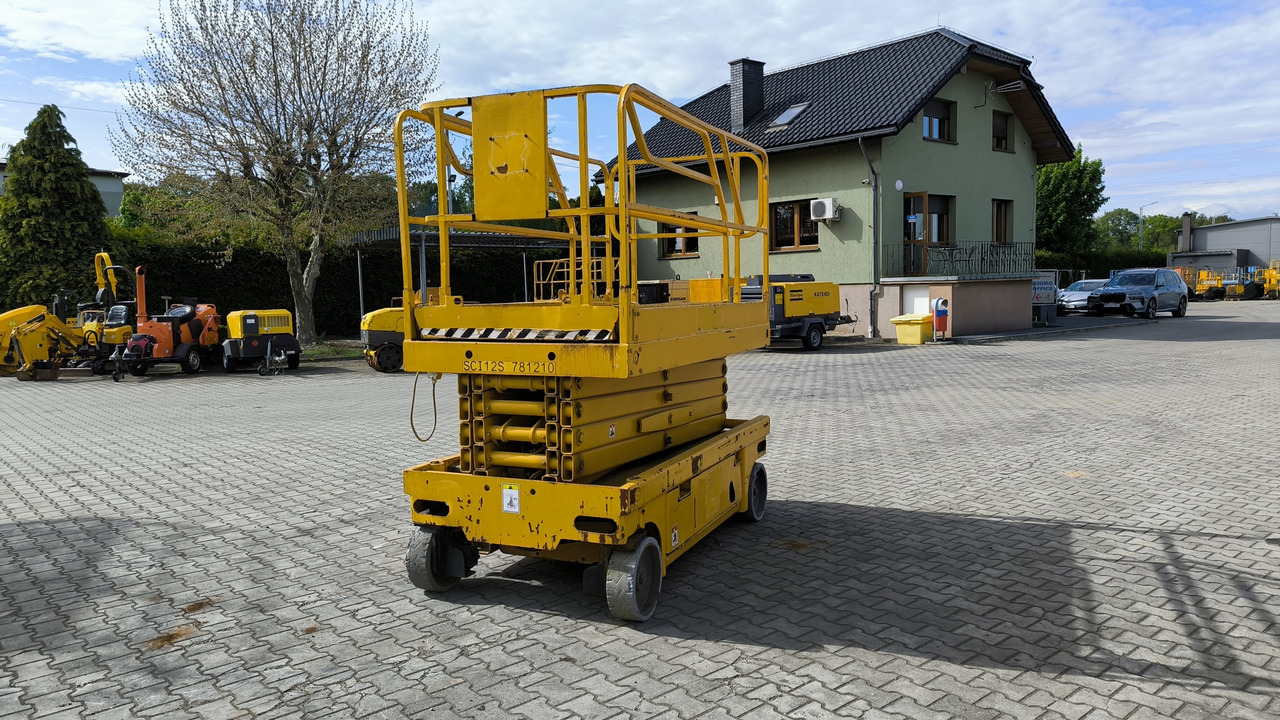 HULOTTE Compact 12 - Scissor lift: picture 4 HULOTTE Compact 12 - Scissor lift: picture 4