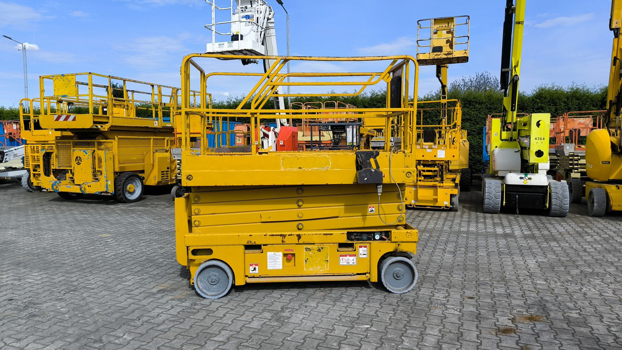 HULOTTE Compact 12 - Scissor lift: picture 2 HULOTTE Compact 12 - Scissor lift: picture 2