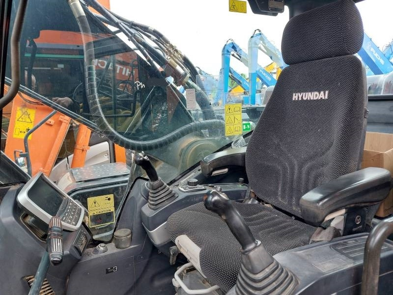 Crawler excavator Hyundai HX 300 NL: picture 13