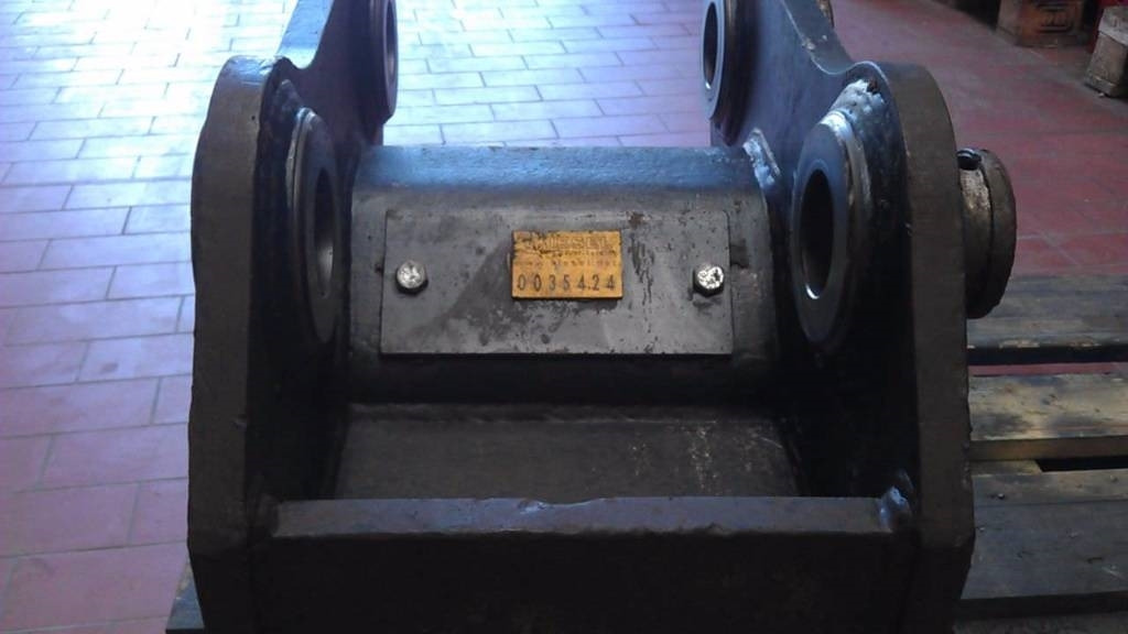 Nado Hitachi ZX110 - ZX135 - ZX140 - ZX145 - Quick coupler for Construction machinery: picture 3 Nado Hitachi ZX110 - ZX135 - ZX140 - ZX145 - Quick coupler for Construction machinery: picture 3