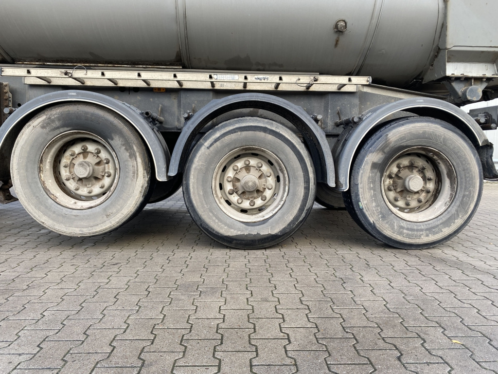 Carnehl CHKS/HH Stahl-Halbschalenmulde - Tipper semi-trailer: picture 5 Carnehl CHKS/HH Stahl-Halbschalenmulde - Tipper semi-trailer: picture 5