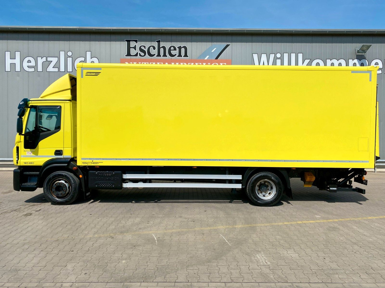 Iveco 160-250 Eurocargo | LBW 2,00to.*3x Sitze*Navi*AC - Box truck: picture 2 Iveco 160-250 Eurocargo | LBW 2,00to.*3x Sitze*Navi*AC - Box truck: picture 2