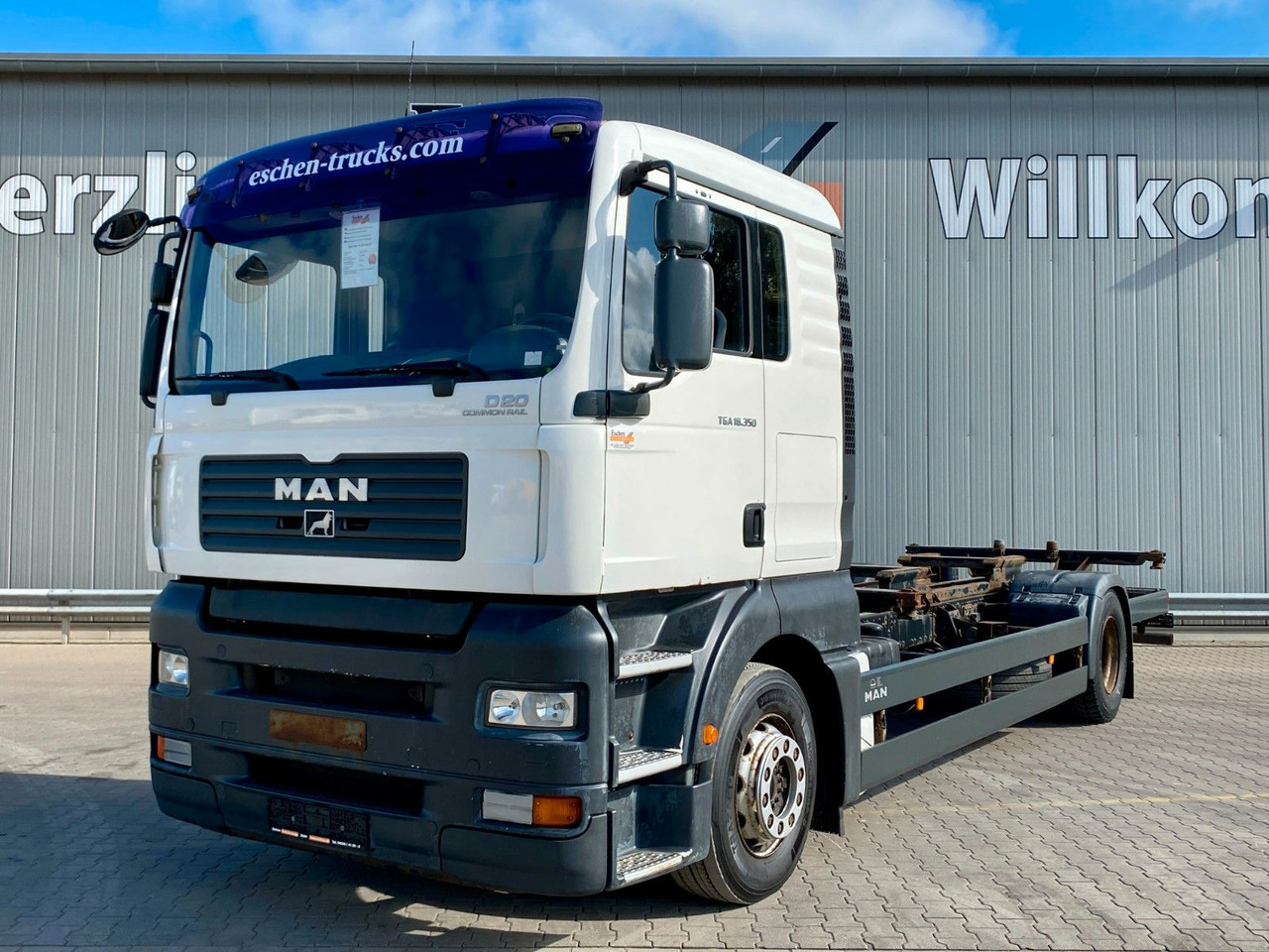 MAN TGA 18.350 LL Fahrschule*Driving school*5 Sitze MAN TGA 18.350 LL Fahrschule*Driving school*5 Sitze - Container transporter/ Swap body truck: picture 1 MAN TGA 18.350 LL Fahrschule*Driving school*5 Sitze MAN TGA 18.350 LL Fahrschule*Driving school*5 Sitze - Container transporter/ Swap body truck: picture 1
