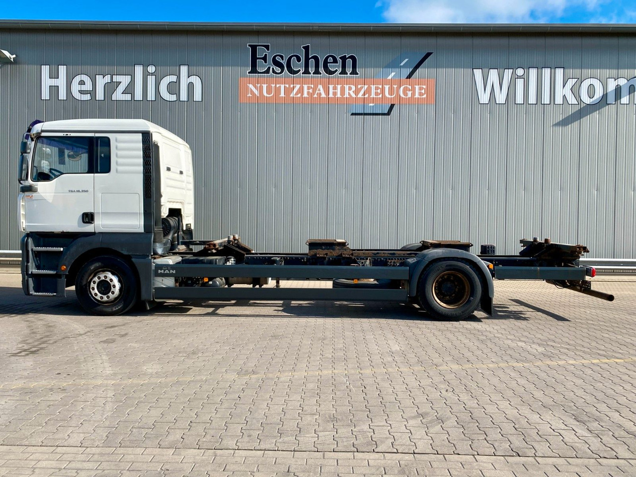 MAN TGA 18.350 LL Fahrschule*Driving school*5 Sitze MAN TGA 18.350 LL Fahrschule*Driving school*5 Sitze - Dropside/ Flatbed truck: picture 2 MAN TGA 18.350 LL Fahrschule*Driving school*5 Sitze MAN TGA 18.350 LL Fahrschule*Driving school*5 Sitze - Dropside/ Flatbed truck: picture 2