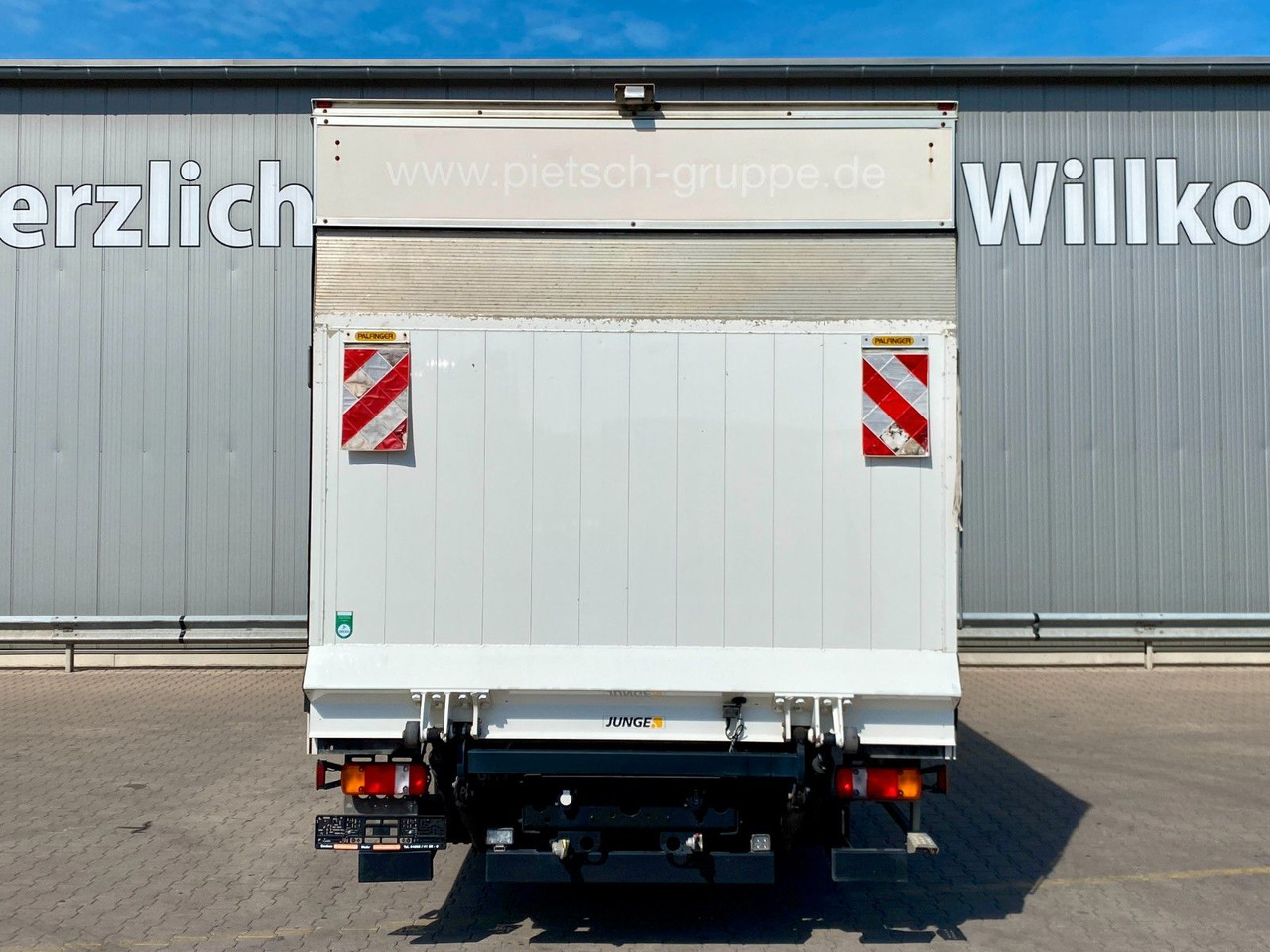 MAN TGL 8.190 | Palfinger LBW 1,00to.*Seitentür*ABS MAN TGL 8.190 | Palfinger LBW 1,00to.*Seitentür*ABS - Box van: picture 4 MAN TGL 8.190 | Palfinger LBW 1,00to.*Seitentür*ABS MAN TGL 8.190 | Palfinger LBW 1,00to.*Seitentür*ABS - Box van: picture 4