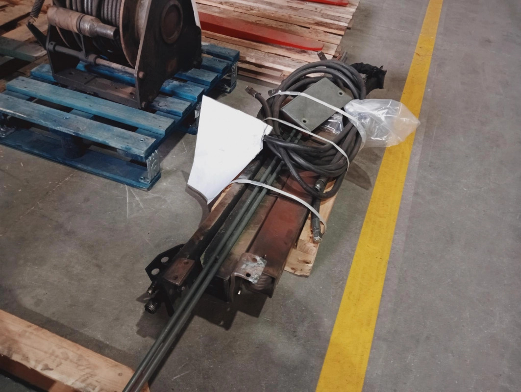 Distribuidor de cabrestante para grúas - Loader crane: picture 2 Distribuidor de cabrestante para grúas - Loader crane: picture 2