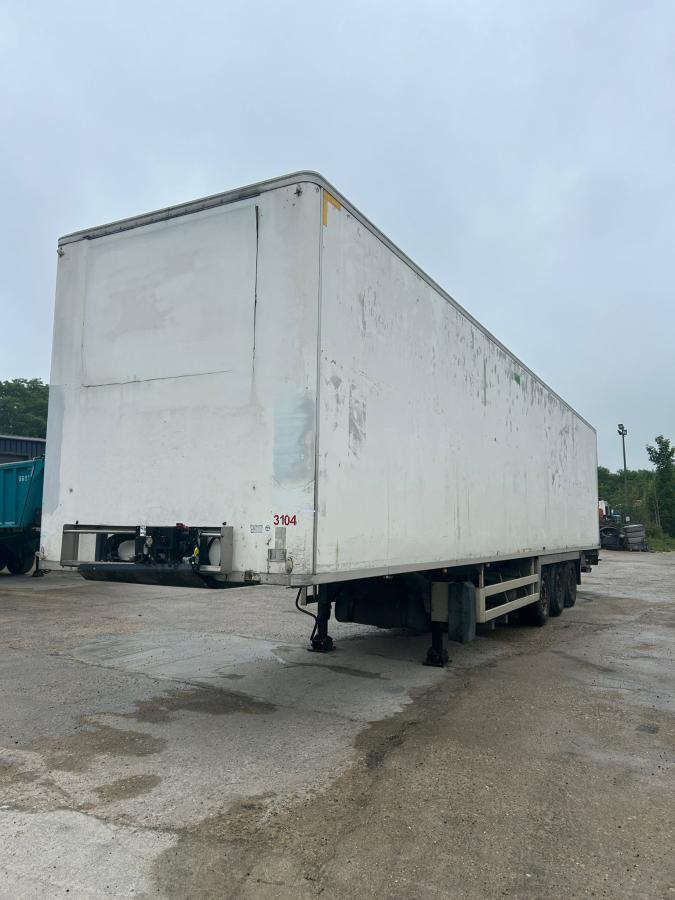 Chereau - Closed box semi-trailer: picture 3 Chereau - Closed box semi-trailer: picture 3