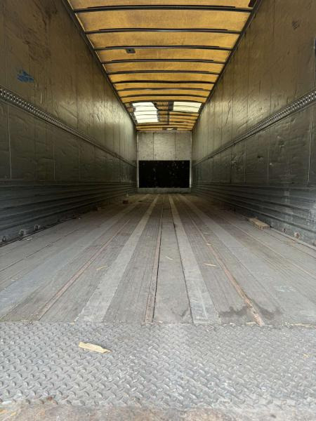 Samro - Closed box semi-trailer: picture 2 Samro - Closed box semi-trailer: picture 2
