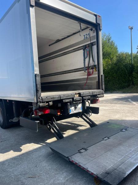 Scania 320 - Refrigerator truck: picture 4 Scania 320 - Refrigerator truck: picture 4