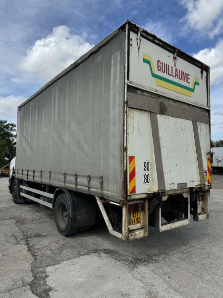 Curtainsider truck Scania 94 D220: picture 6
