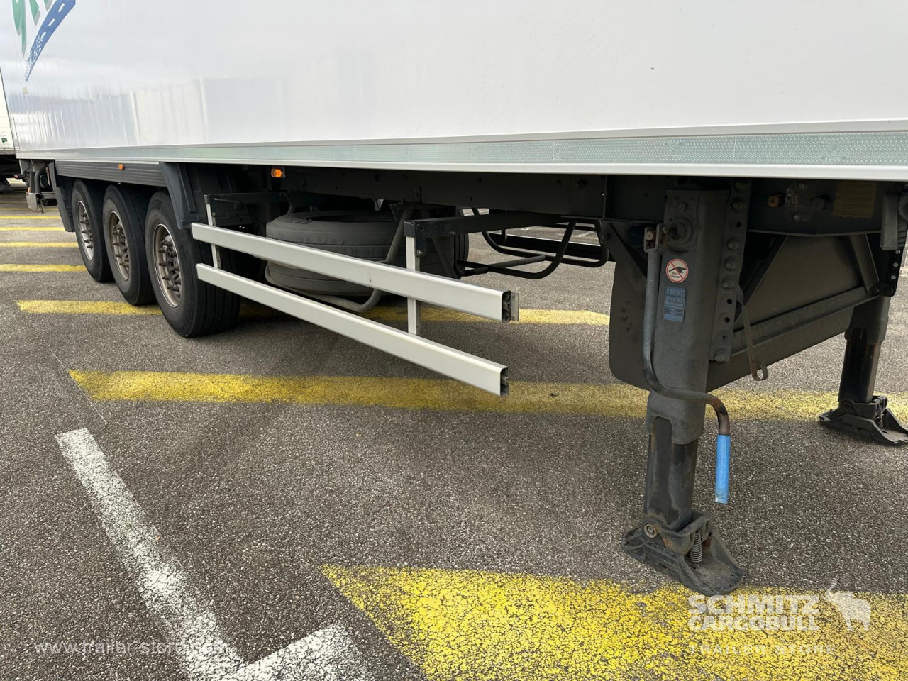LAMBERET Reefer Multitemp Taillift - Isothermal semi-trailer: picture 4 LAMBERET Reefer Multitemp Taillift - Isothermal semi-trailer: picture 4
