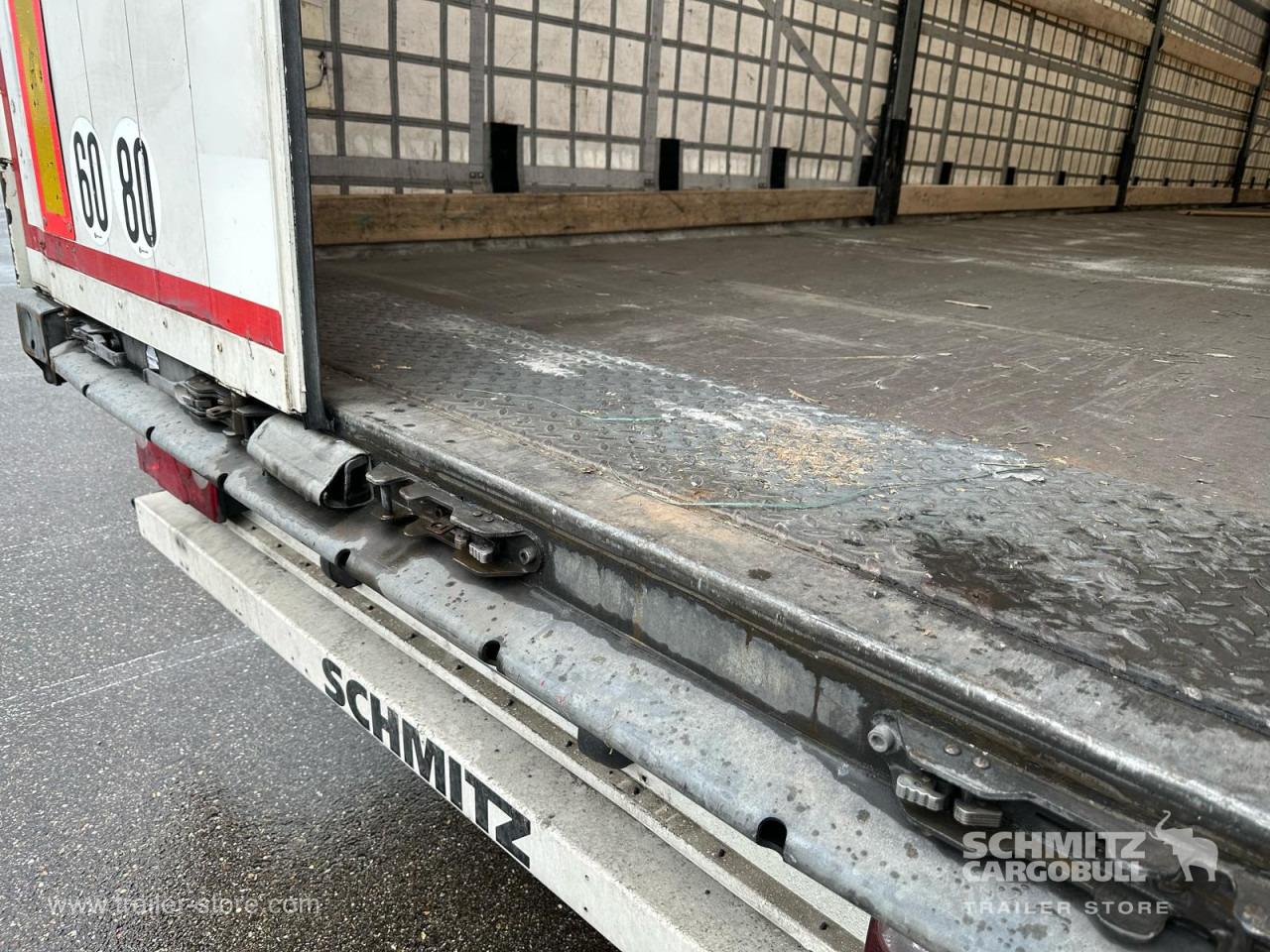 SCHMITZ Curtainsider Mega - Curtainsider semi-trailer: picture 4 SCHMITZ Curtainsider Mega - Curtainsider semi-trailer: picture 4