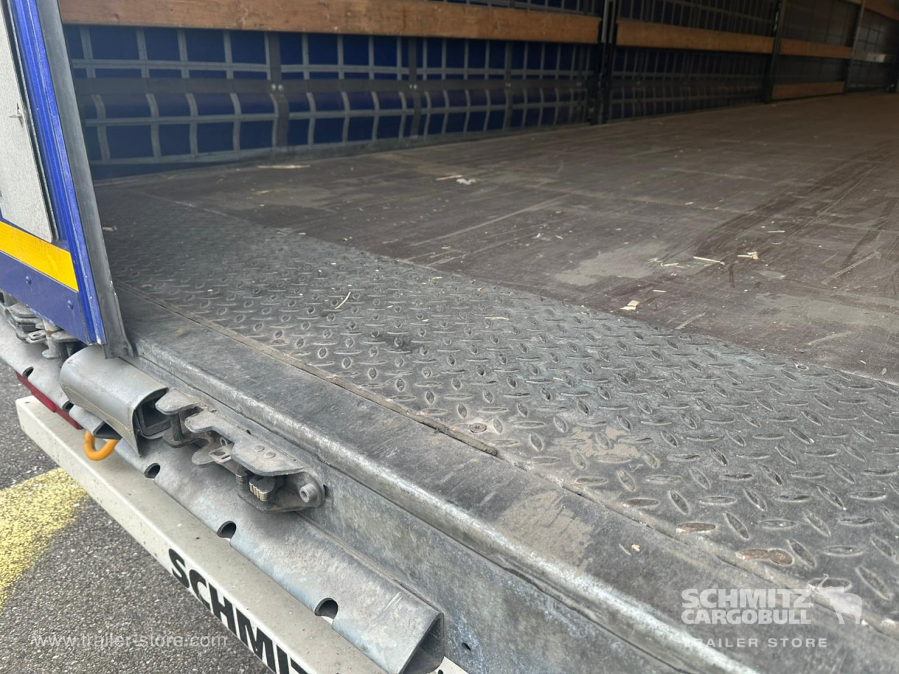 SCHMITZ Curtainsider Mega - Curtainsider semi-trailer: picture 4 SCHMITZ Curtainsider Mega - Curtainsider semi-trailer: picture 4