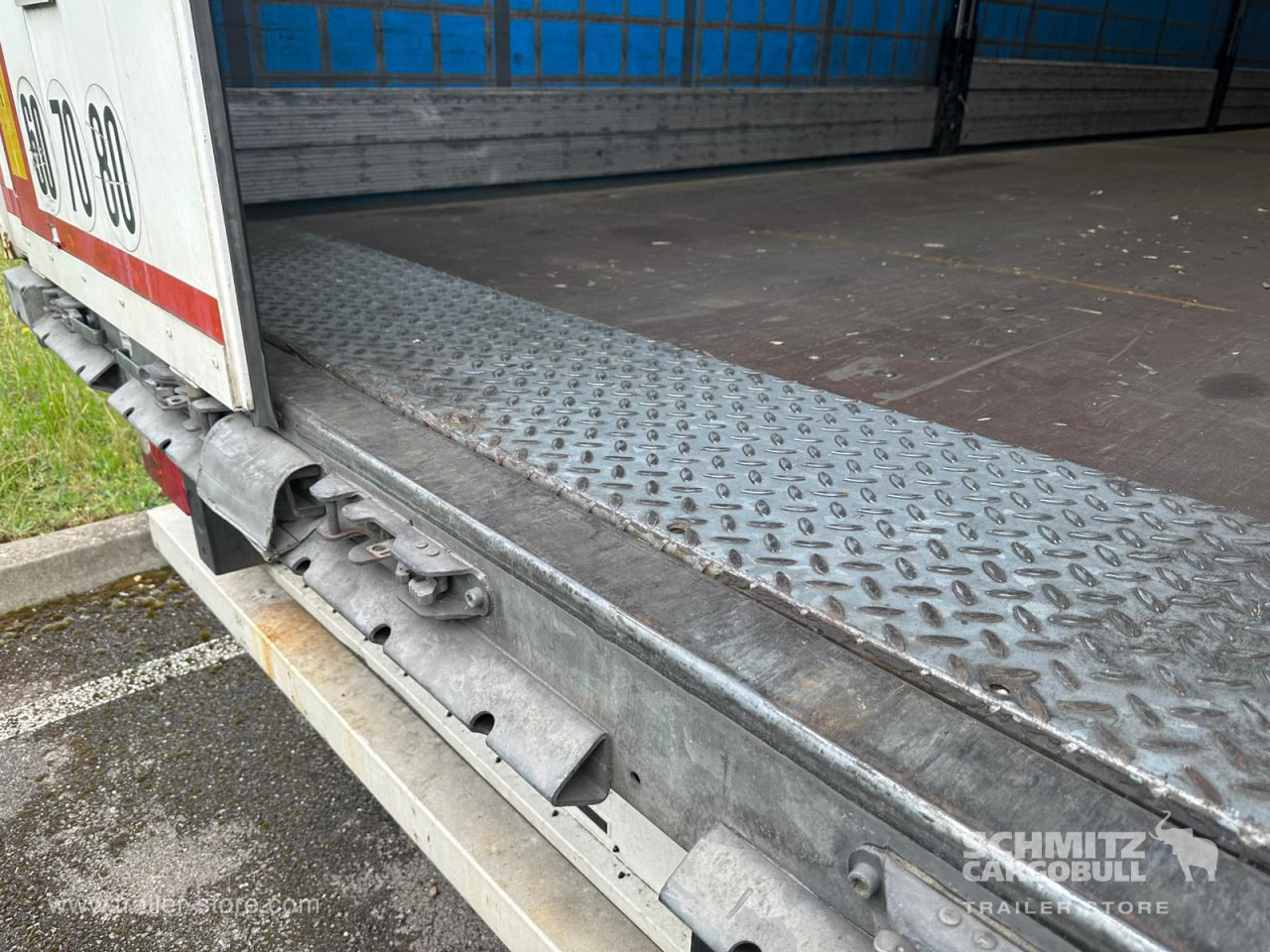 SCHMITZ Curtainsider Standard - Curtainsider semi-trailer: picture 4 SCHMITZ Curtainsider Standard - Curtainsider semi-trailer: picture 4