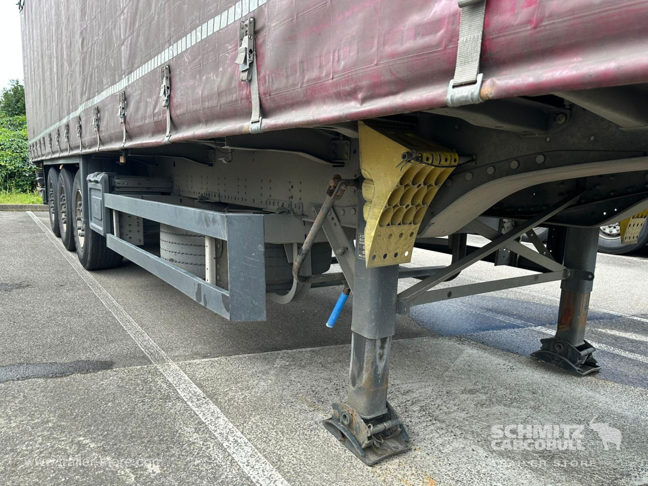 SCHMITZ Curtainsider Standard Taillift - Curtainsider semi-trailer: picture 3 SCHMITZ Curtainsider Standard Taillift - Curtainsider semi-trailer: picture 3