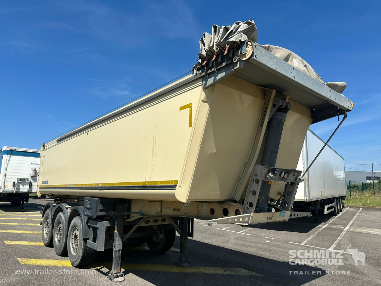 SCHMITZ Tipper Alu-square sided body 28m³ - Tipper semi-trailer: picture 1 SCHMITZ Tipper Alu-square sided body 28m³ - Tipper semi-trailer: picture 1