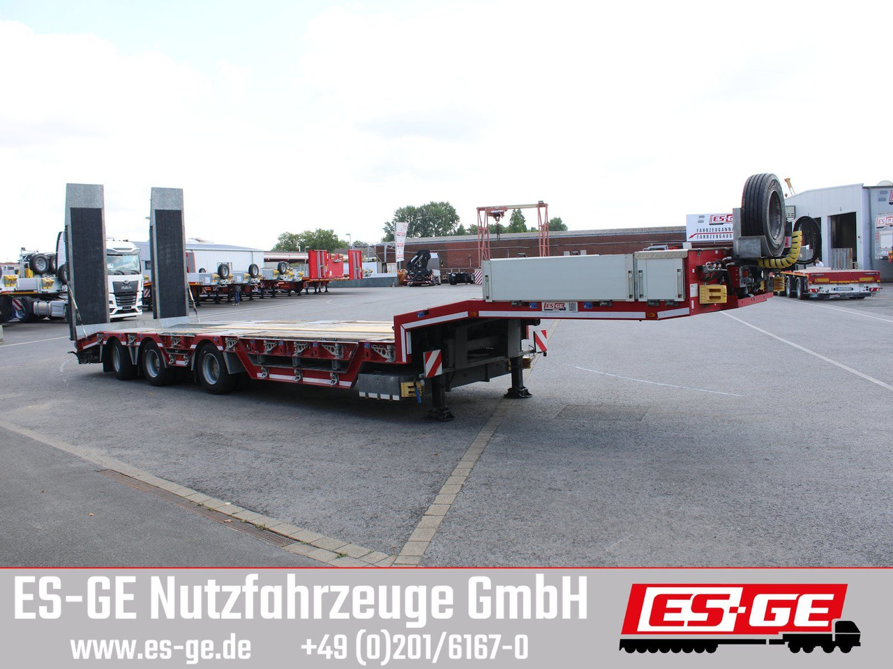 ES-GE 3-Achs-Satteltieflader, Radmulden - Low loader semi-trailer: picture 4 ES-GE 3-Achs-Satteltieflader, Radmulden - Low loader semi-trailer: picture 4