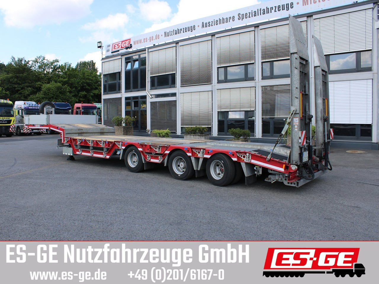 ES-GE 3-Achs-Satteltieflader, Radmulden - Low loader semi-trailer: picture 1 ES-GE 3-Achs-Satteltieflader, Radmulden - Low loader semi-trailer: picture 1
