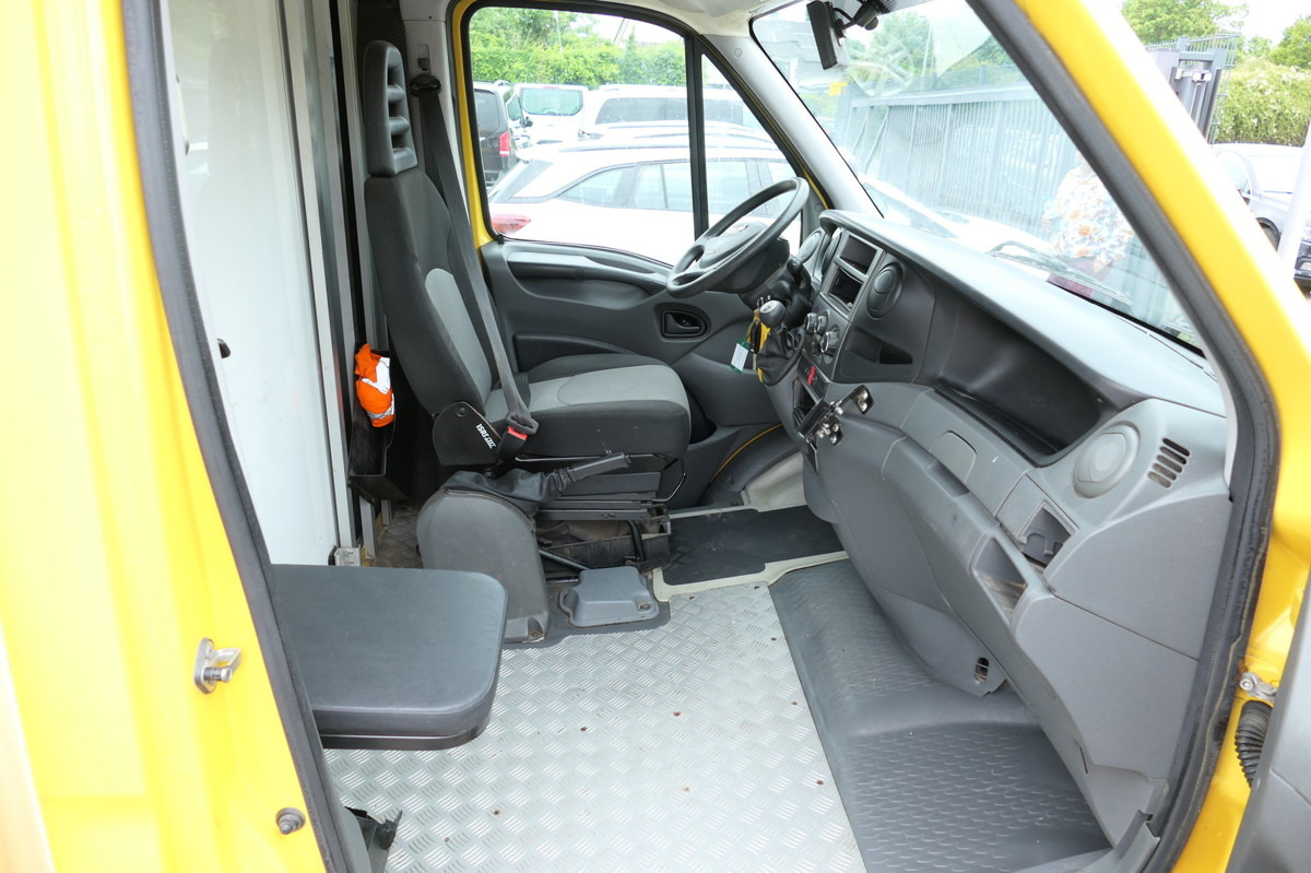 IVECO Daily 35 S11 C30C AUTOMATIK KAMERA Regale LUFT D - Box van: picture 5 IVECO Daily 35 S11 C30C AUTOMATIK KAMERA Regale LUFT D - Box van: picture 5