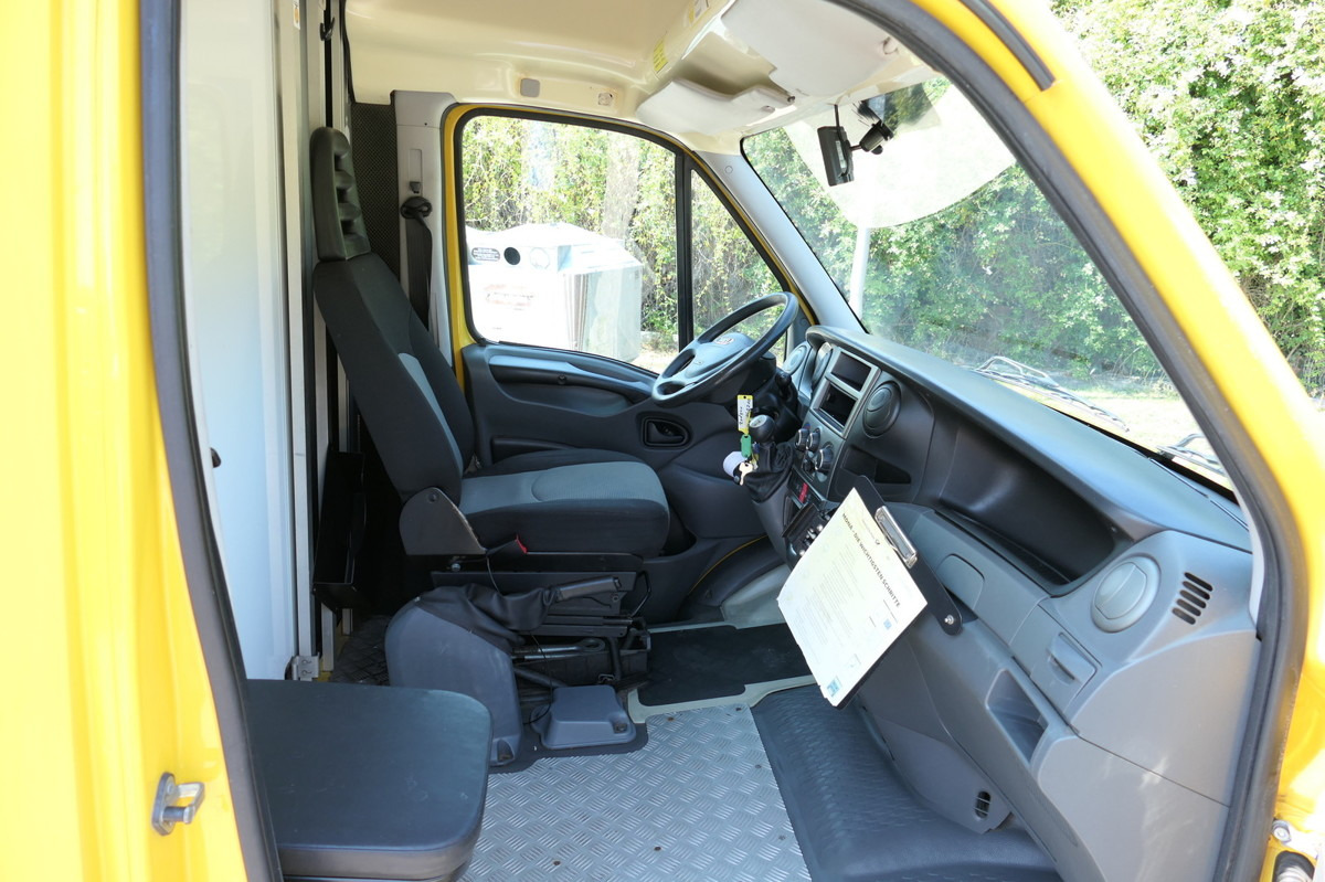 IVECO Daily 35 S11 C30C AUTOMATIK KAMERA Regale LUFT D - Box van: picture 5 IVECO Daily 35 S11 C30C AUTOMATIK KAMERA Regale LUFT D - Box van: picture 5