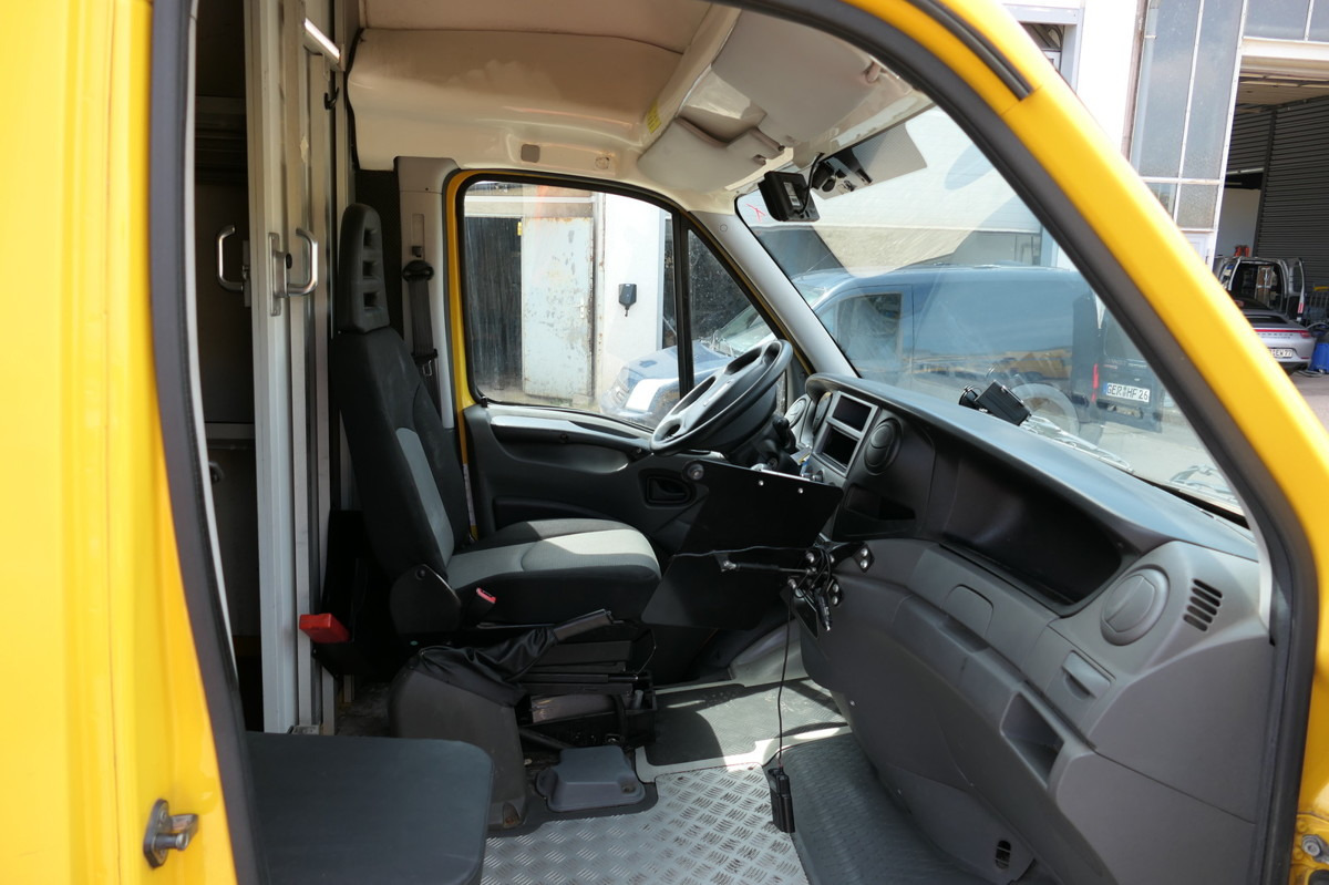 IVECO Daily 35 S11 C30C AUTOMATIK KAMERA Regale LUFT D - Box van: picture 5 IVECO Daily 35 S11 C30C AUTOMATIK KAMERA Regale LUFT D - Box van: picture 5