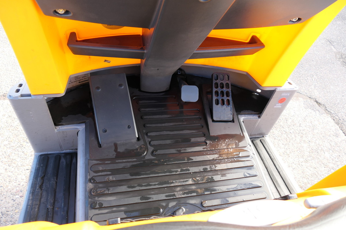 Tow tractor JUNGHEINRICH EZS 570 Schlepper: picture 7