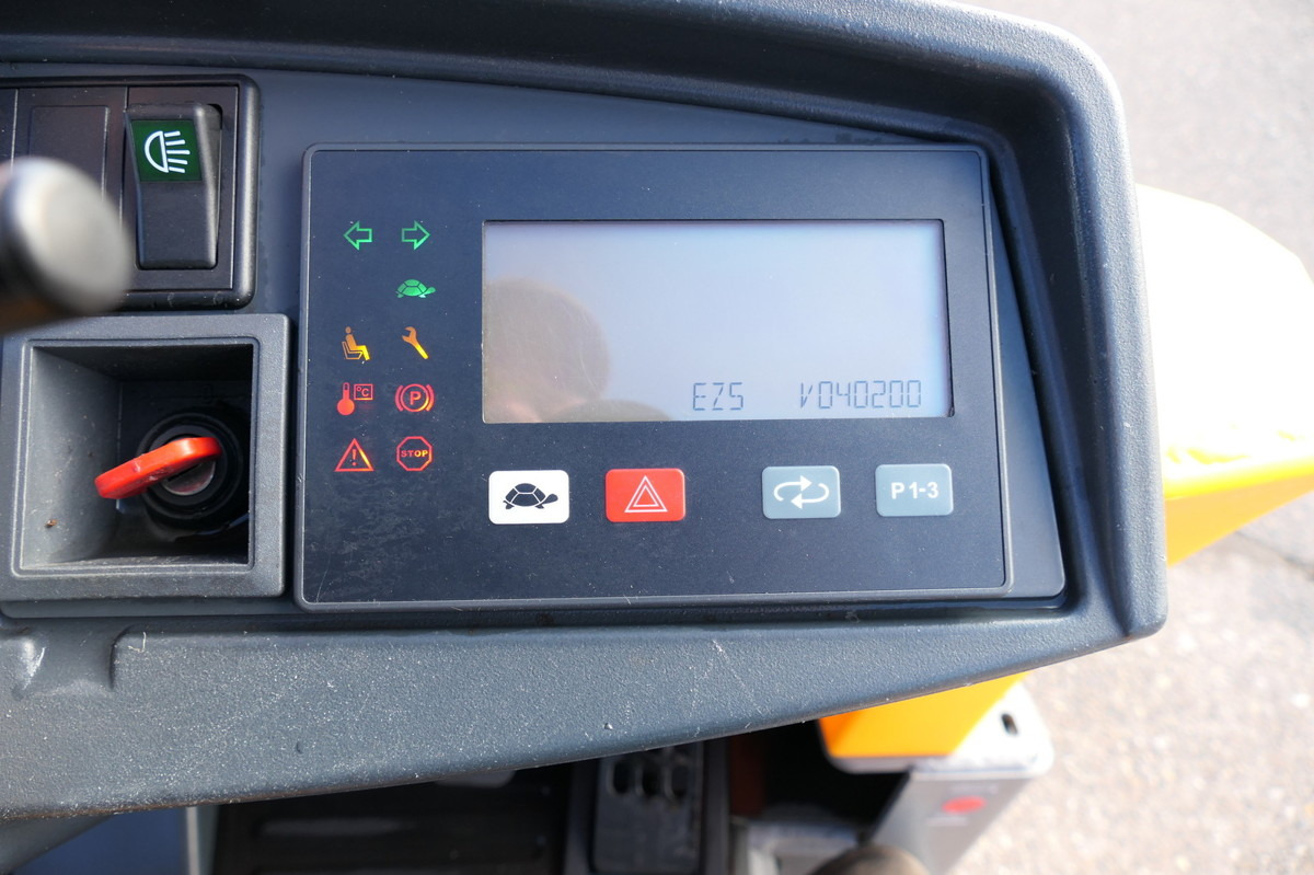 Tow tractor JUNGHEINRICH EZS 570 Schlepper: picture 10