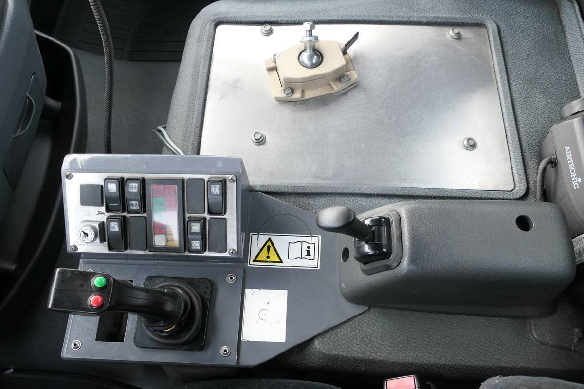 Container transporter/ Swap body truck MERCEDES-BENZ KAMAG WBH 25 Wiesel Sattelkupplung Umsetzfahrz.: picture 13