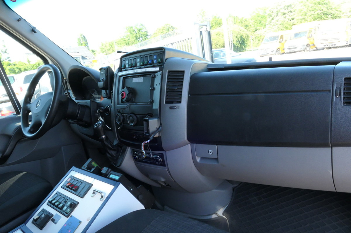 Ambulance MERCEDES-BENZ Sprinter 519 CDI Klima Krankenwagen: picture 6