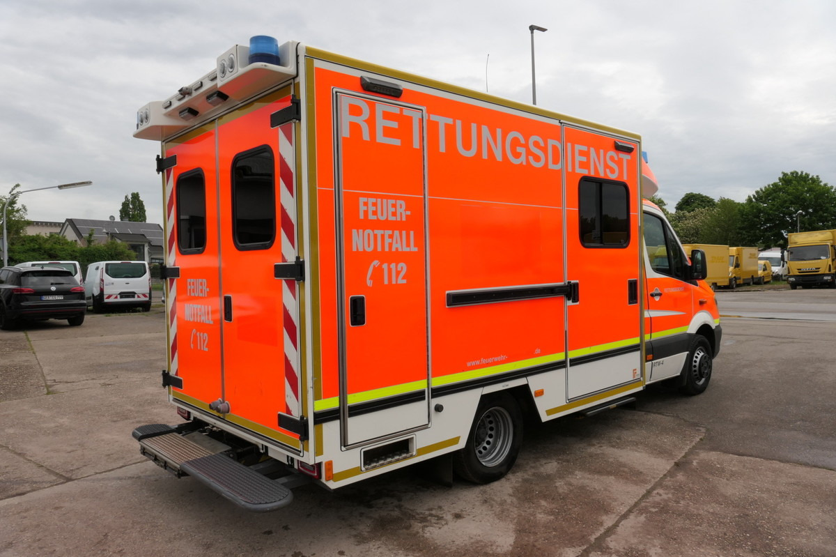 MERCEDES-BENZ Sprinter 519 CDI Klima Krankenwagen - Ambulance: picture 3 MERCEDES-BENZ Sprinter 519 CDI Klima Krankenwagen - Ambulance: picture 3