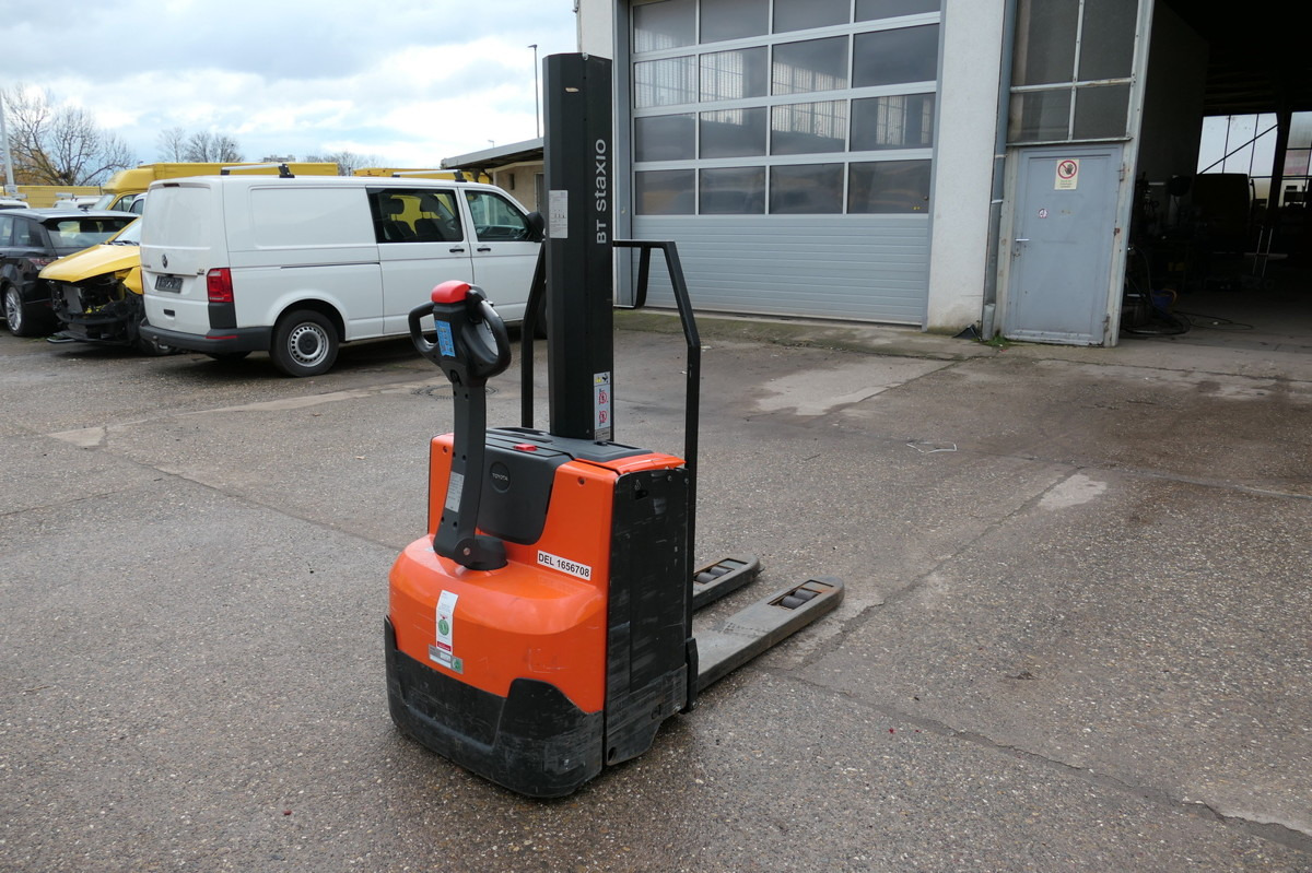 TOYOTA SWE 080L - Pallet truck: picture 4 TOYOTA SWE 080L - Pallet truck: picture 4