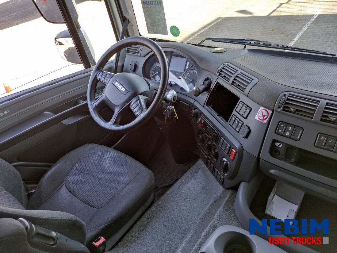 DAF CF 320 4x2 - 440.565 km - Curtainsider truck: picture 5 DAF CF 320 4x2 - 440.565 km - Curtainsider truck: picture 5