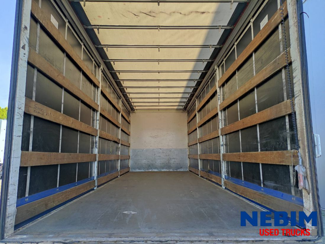 DAF CF 320 4x2 - 440.565 km - Curtainsider truck: picture 4 DAF CF 320 4x2 - 440.565 km - Curtainsider truck: picture 4