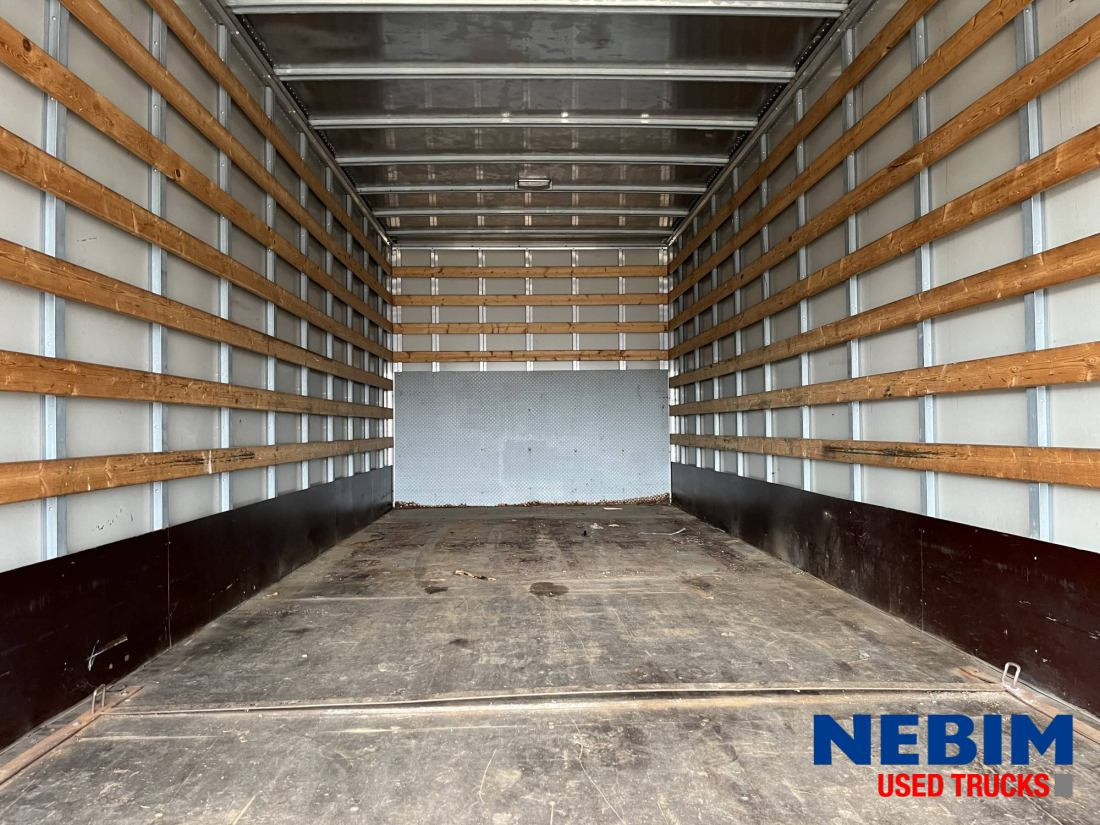 Leasing of Scania P270 343.938km - 3 front seats Scania P270 343.938km - 3 front seats: picture 10 Leasing of Scania P270 343.938km - 3 front seats Scania P270 343.938km - 3 front seats: picture 10