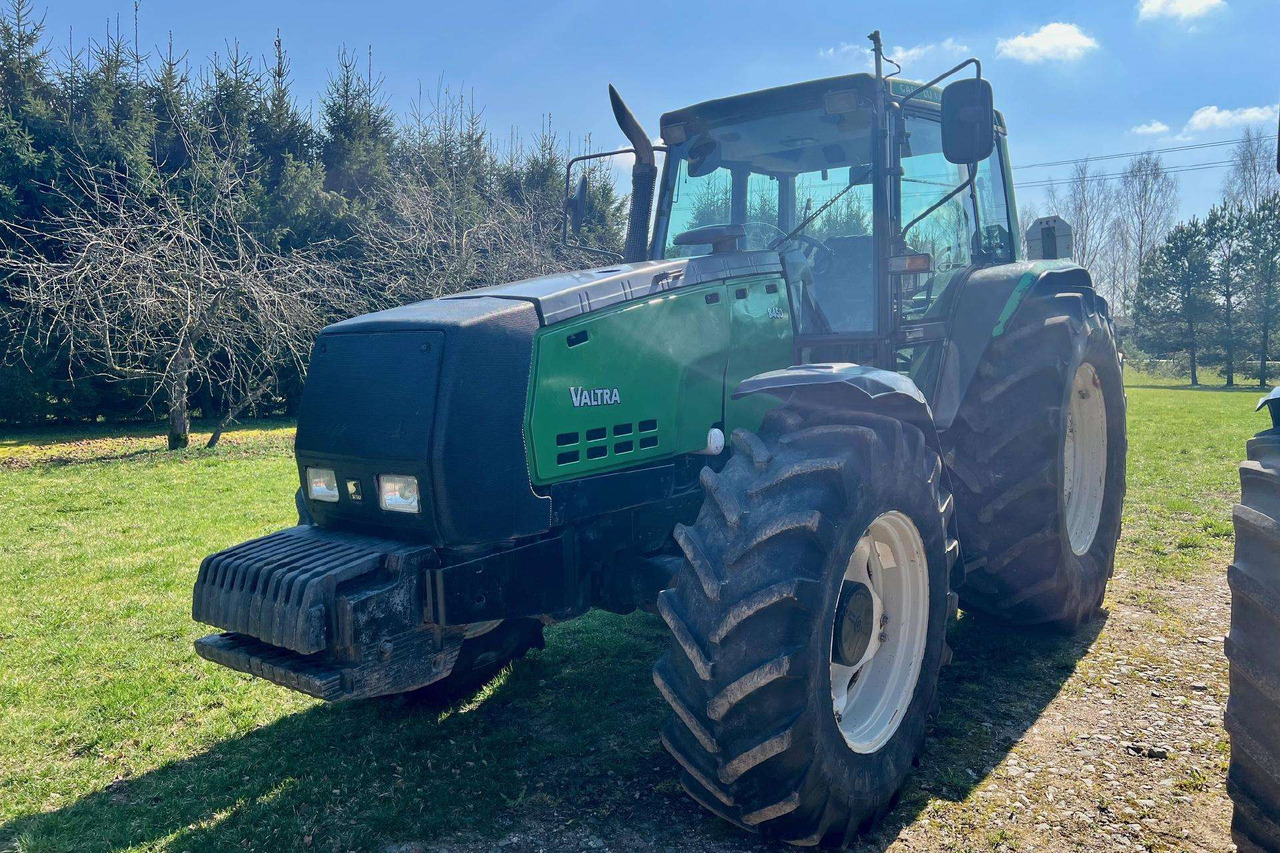 Valtra 8450 Mega - Farm tractor: picture 3 Valtra 8450 Mega - Farm tractor: picture 3