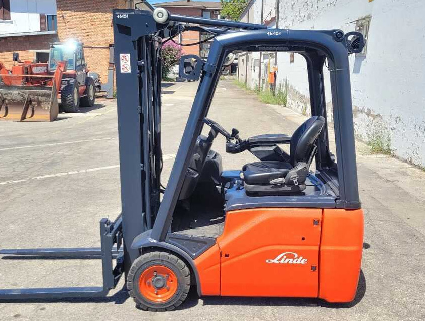 Linde E 16 C-01/386 (batt. 2016) - Electric forklift: picture 3 Linde E 16 C-01/386 (batt. 2016) - Electric forklift: picture 3