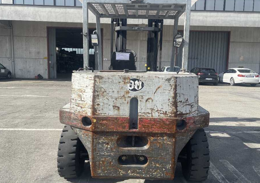 OM E 80 N - Electric forklift: picture 3 OM E 80 N - Electric forklift: picture 3