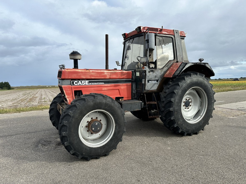 Case-International 1455 XL - Farm tractor: picture 1 Case-International 1455 XL - Farm tractor: picture 1