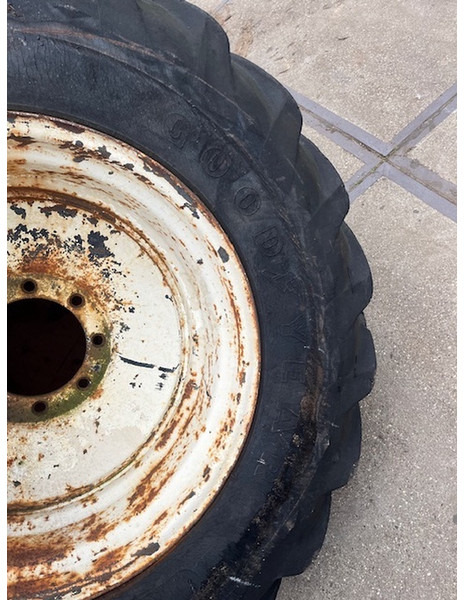 GOOD YEAR 18.4\15-30 - Tire: picture 4 GOOD YEAR 18.4\15-30 - Tire: picture 4