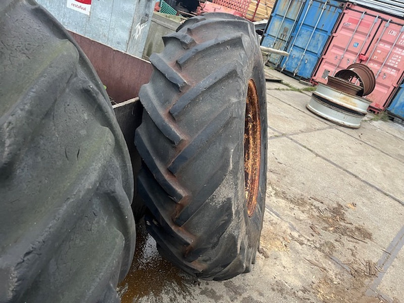 GOOD YEAR 18.4\15-30 - Tire: picture 3 GOOD YEAR 18.4\15-30 - Tire: picture 3