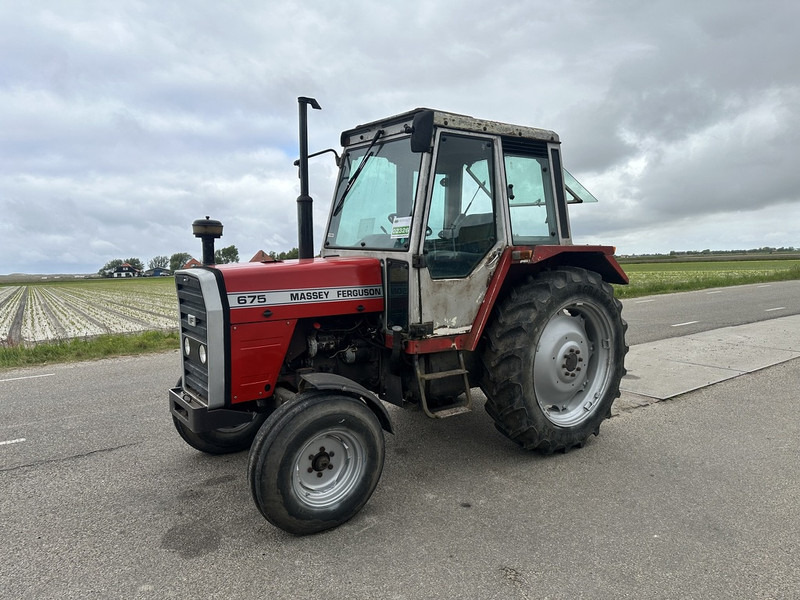 Massey Ferguson 675 - Farm tractor: picture 1 Massey Ferguson 675 - Farm tractor: picture 1