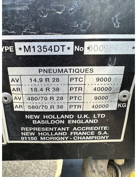 Farm tractor New Holland M135: picture 12