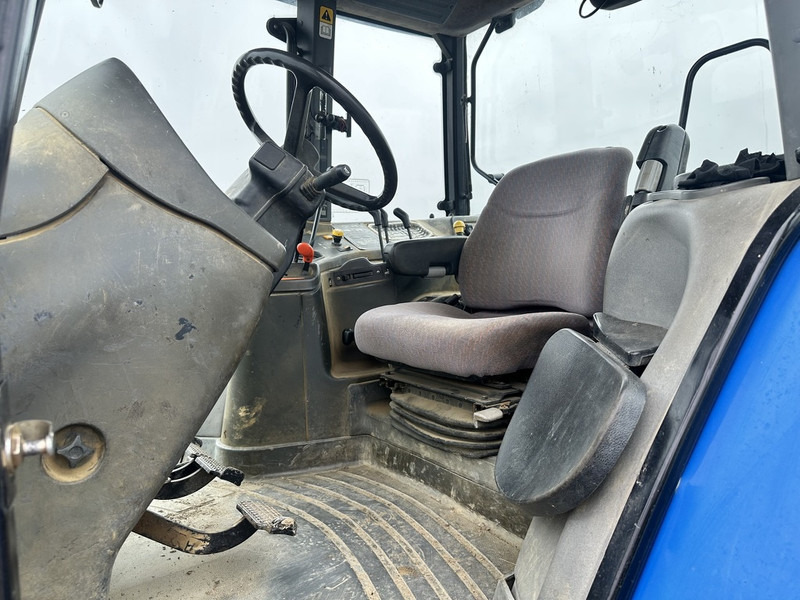 New Holland TM 120 - Farm tractor: picture 5 New Holland TM 120 - Farm tractor: picture 5