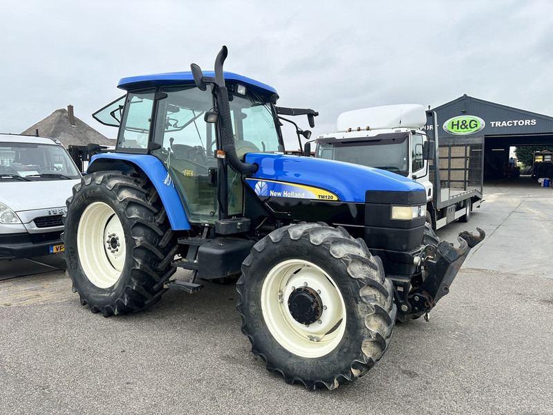 New Holland TM 120 - Farm tractor: picture 4 New Holland TM 120 - Farm tractor: picture 4