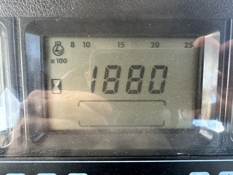 New Holland TM 165 - Farm tractor: picture 5 New Holland TM 165 - Farm tractor: picture 5