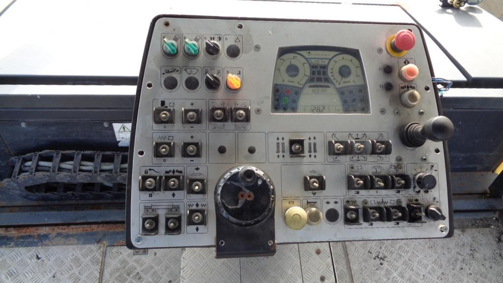 Asphalt paver Bomag BF 800 C: picture 7