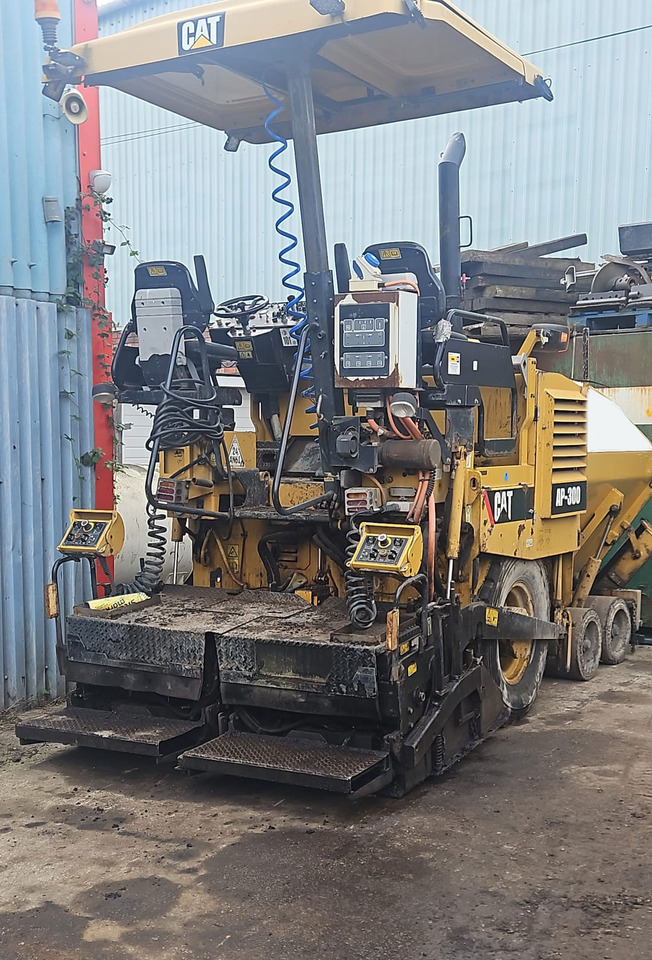 Caterpillar AP300D - Asphalt paver: picture 3 Caterpillar AP300D - Asphalt paver: picture 3